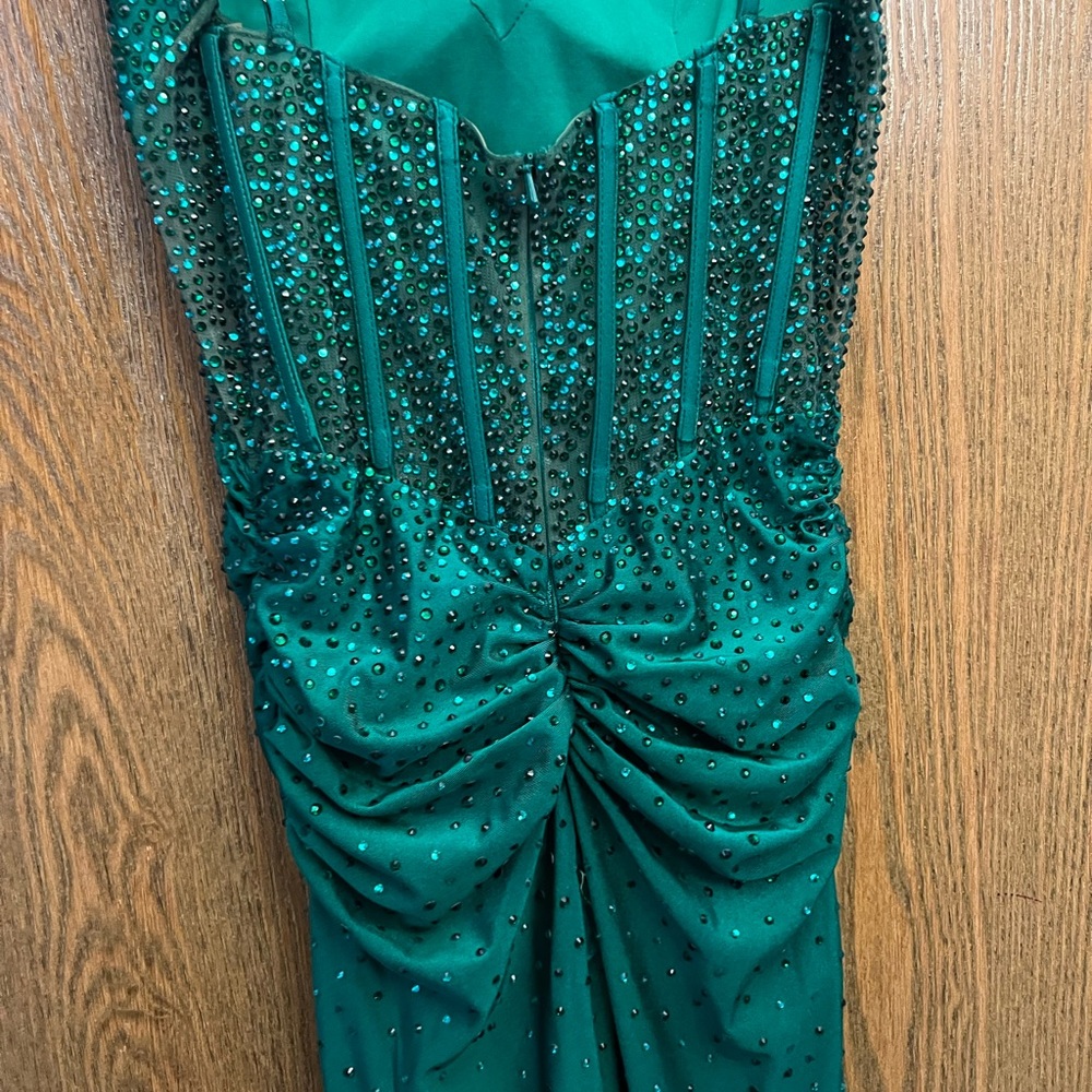 Prom - Picture 2 of 4